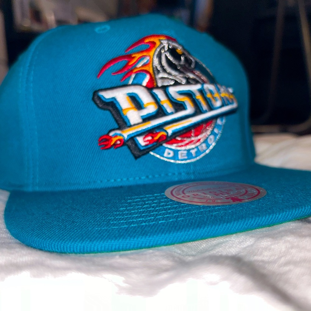 Detroit piston snap back cap